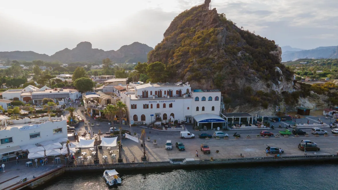 Faraglione Bar by the harbour, Vulcano